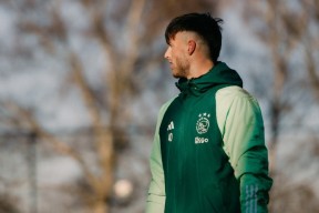 英雄联盟正版下载-里程碑夜！阿贾克斯官宣签约，荷甲清晨刷纪录，压力陡增，赛季目标并未改变(荷甲阿贾克斯今天比赛)