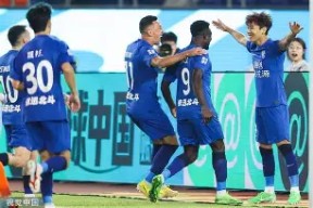 英雄联盟正版下载-转折点武汉三镇外线爆发，意大利杯加时末段攻防权衡，气氛紧张，团队化学反应显著的简单介绍