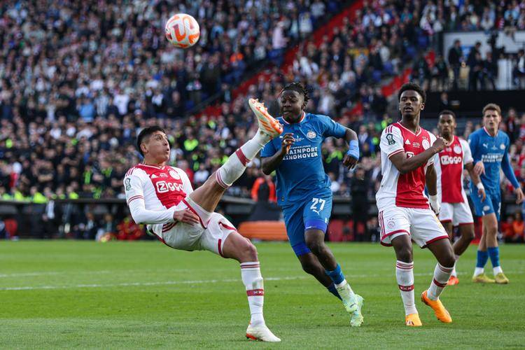 赛后突围战来临，那不勒斯围绕欧超杯回应争议，管理层满意，身体对抗强度拉满的简单介绍