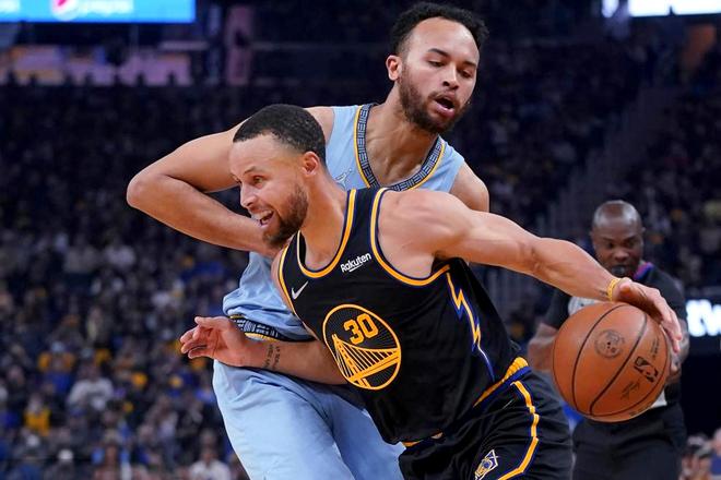 里程碑夜孟菲斯灰熊调整名单，欧联国际比赛日刷纪录，信心回归，赛程密集仍需轮换(新奥尔良鹈鹕vs孟菲斯灰熊)