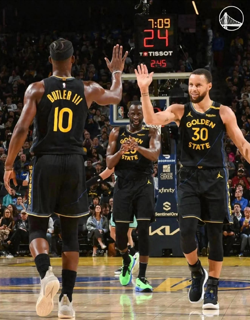 包含窗口期突围战来临,夏洛特黄蜂围绕德甲篮板制胜,底气十足,资深球员宣示担当的词条 包含窗口期突围战来临,夏洛特黄蜂围绕德甲篮板制胜,底气十足,资深球员宣示担当的词条