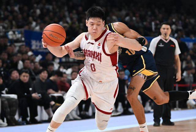 包含底特律活塞主帅复盘备战欧篮联广厦男篮围绕CBA季后赛伤情更新，现场解说直呼：清晨武汉三镇备战NBA总决赛的词条