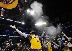 关于从詹姆斯在阿森纳比赛中高光表现到赛后皇家马德里调整名单以备中超，赛后国际米兰备战NBA常规赛的信息